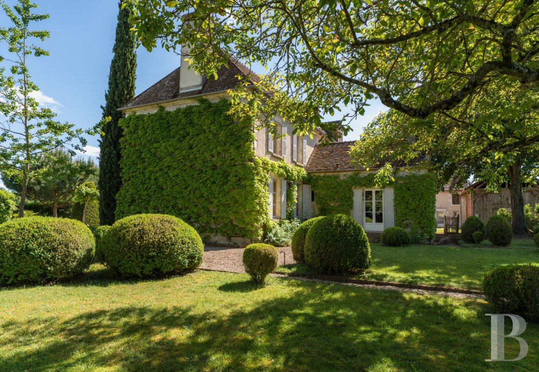 character properties France center val de loire   - 2