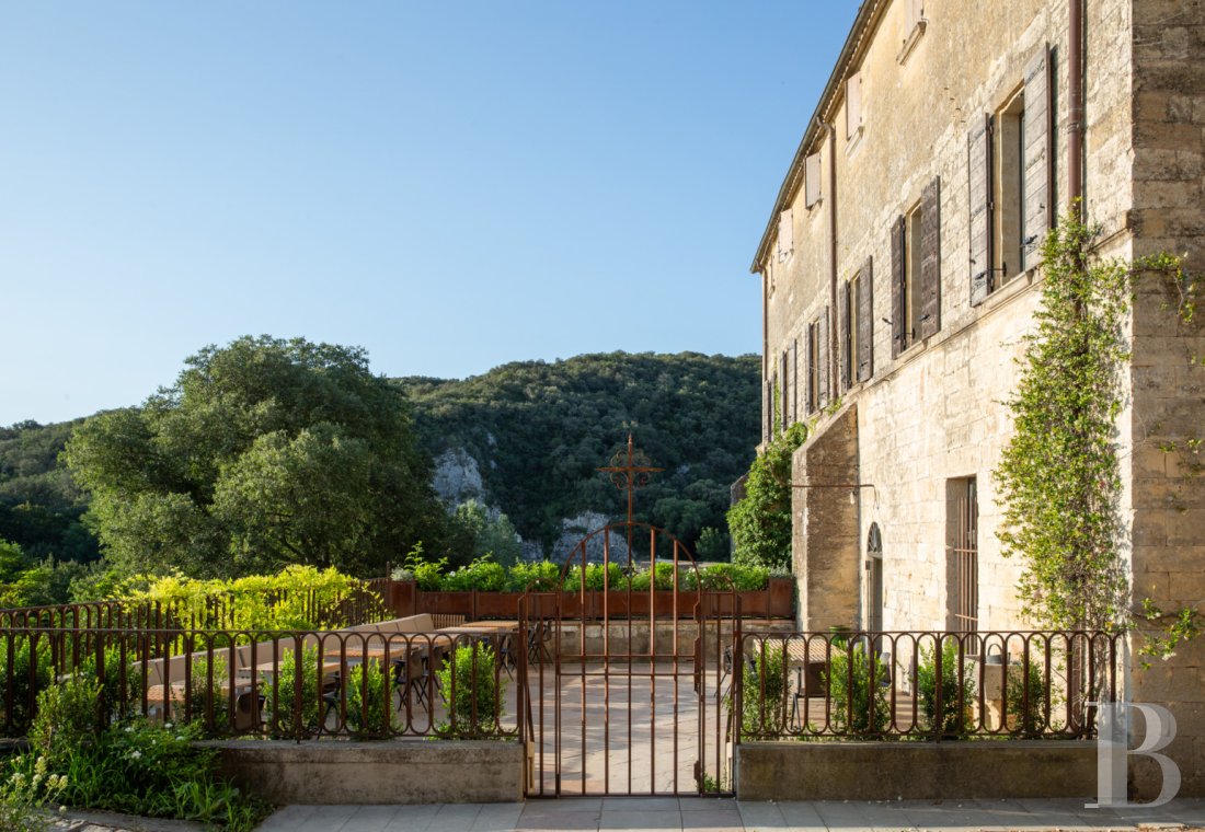Dans le Gard, au nord de Nîmes, un ancien prieuré du 12e siècle dominant le Gardon - photo  n°5