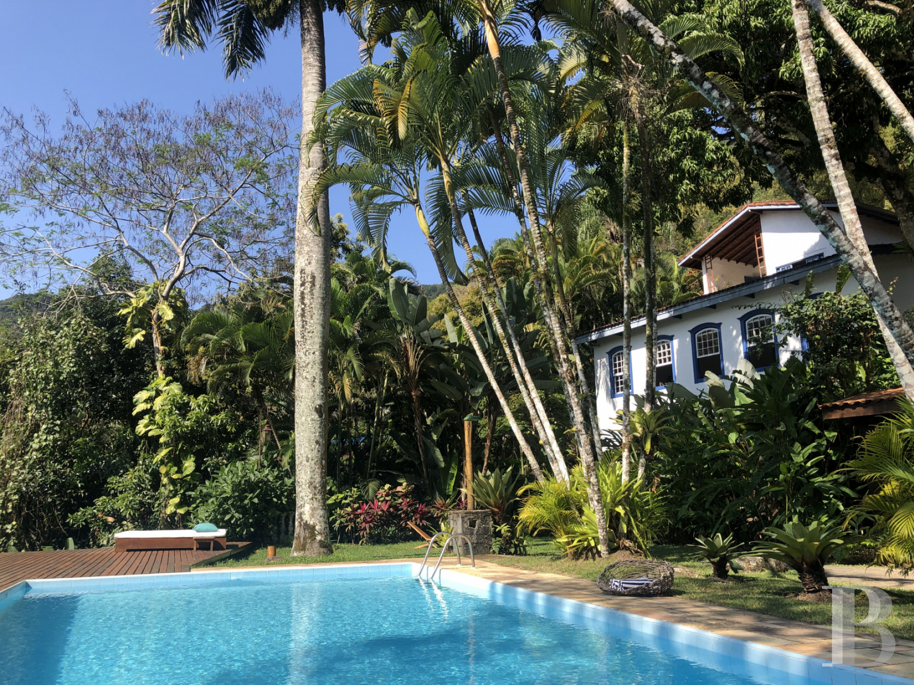 A colonial-inspired house surrounded by nature in Picinguaba, on the Brazilian coast between São Paulo and Rio de Janeiro - photo  n°1