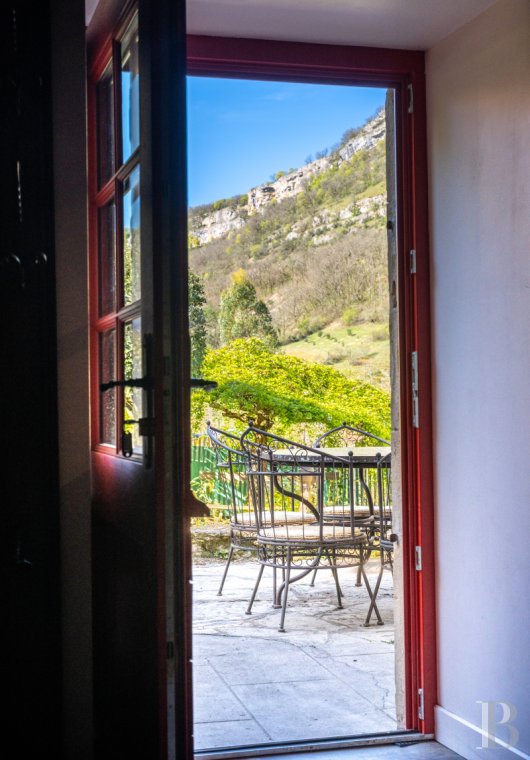 character properties France midi pyrenees   - 9