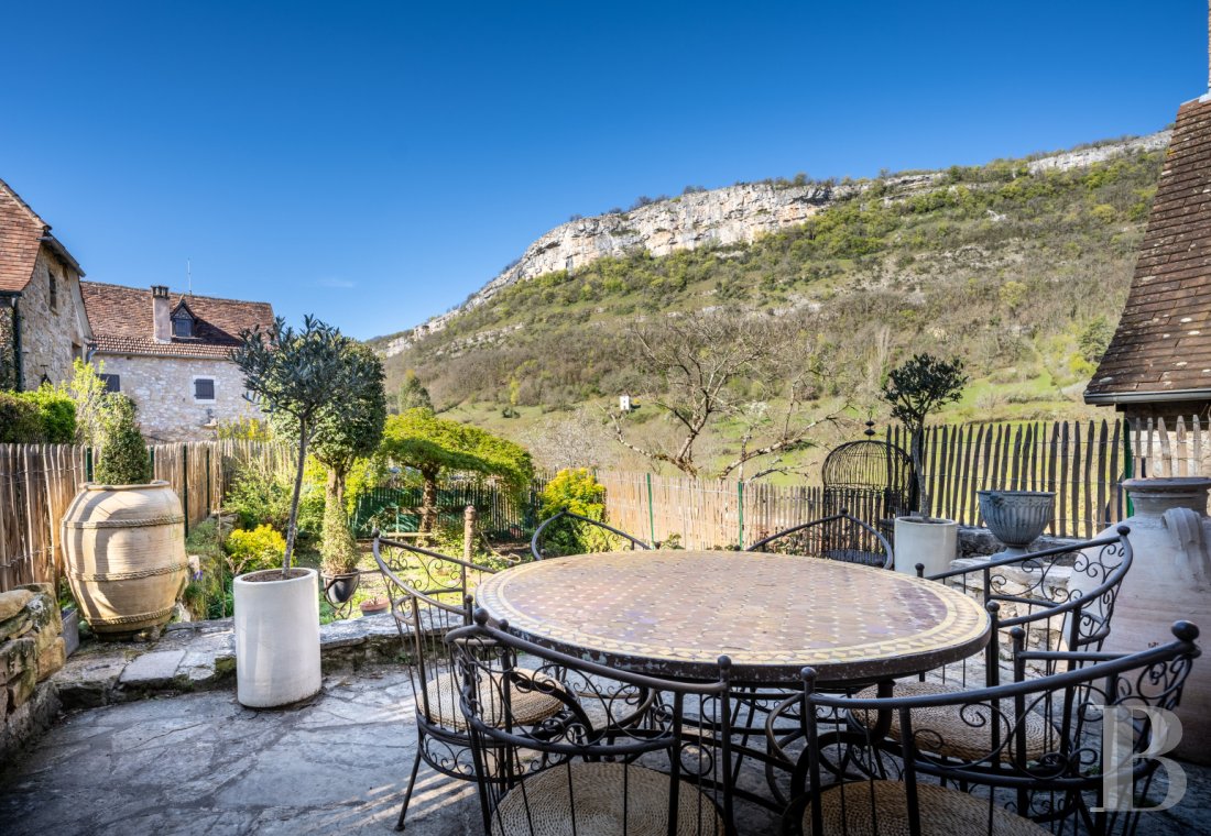 character properties France midi pyrenees   - 20
