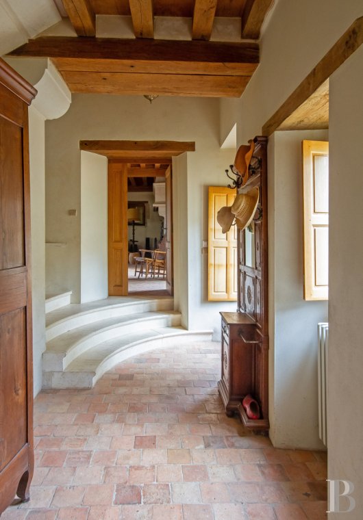 character properties France aquitaine   - 9