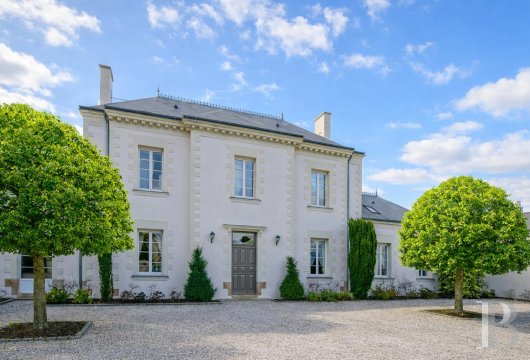 pays-de-loire - A splendid eighteenth-century mansion near Nantes, nestled in a beautiful landscaped garden that covers over a hectare and includes a pond and outhouses