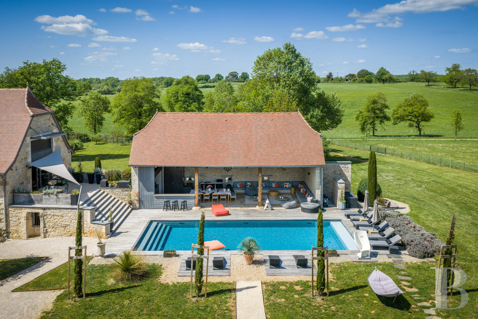An old farm converted into a holiday hamlet not far from the border with Lot, in Aveyron - photo  n°2