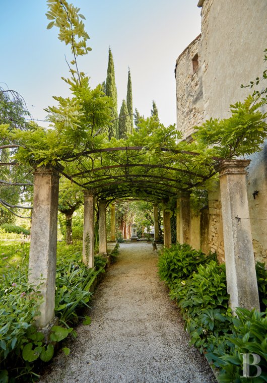 A traditional yet bold village house in the Alpes-de-Haute-Provence, to the south of Forcalquier - photo  n°51