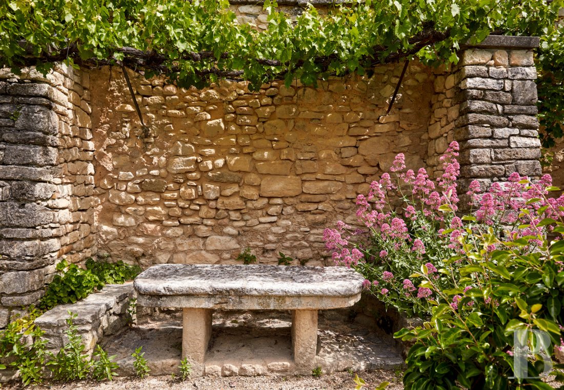 A traditional yet bold village house in the Alpes-de-Haute-Provence, to the south of Forcalquier - photo  n°36