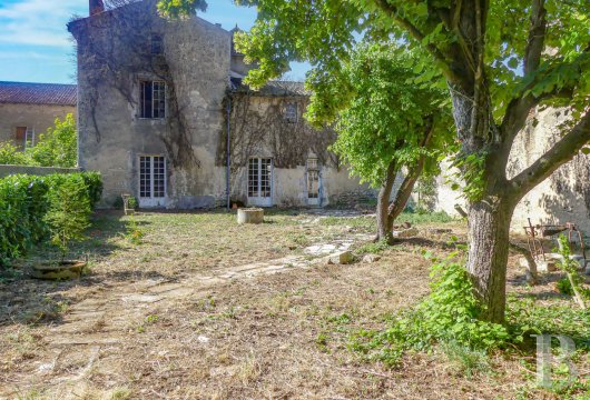 poitou-charentes - A former 15th century feudal manor house  in a hamlet 15 minutes from Poitiers, awaiting restoration