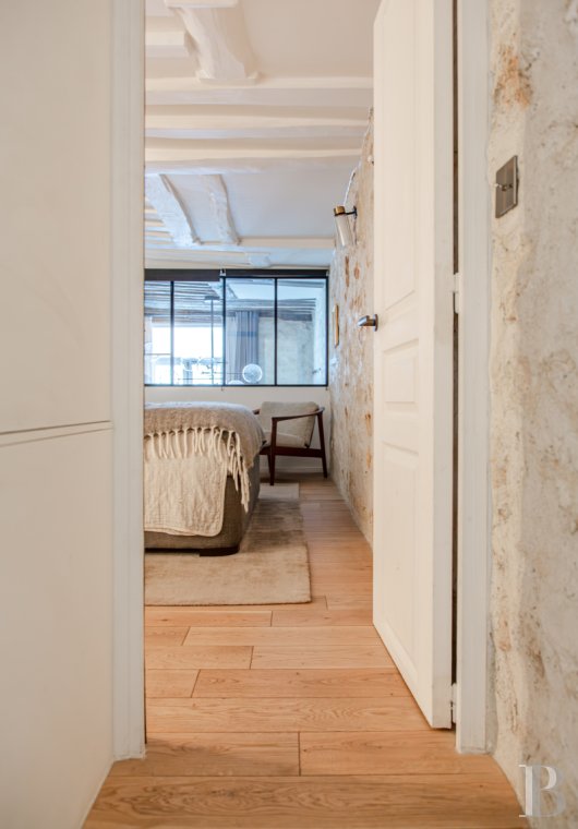 À Paris, dans le quartier du Marais, un appartement rénové dans un immeuble du 17e siècle - photo  n°9