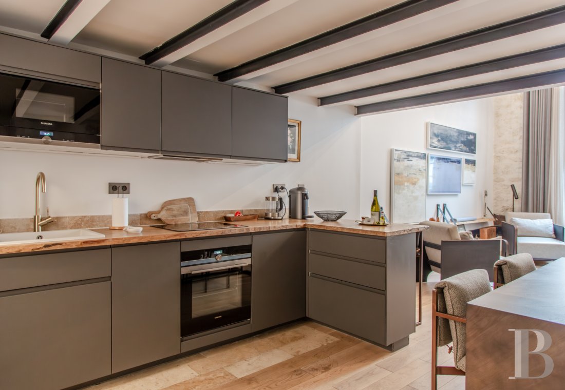 À Paris, dans le quartier du Marais, un appartement rénové dans un immeuble du 17e siècle - photo  n°4