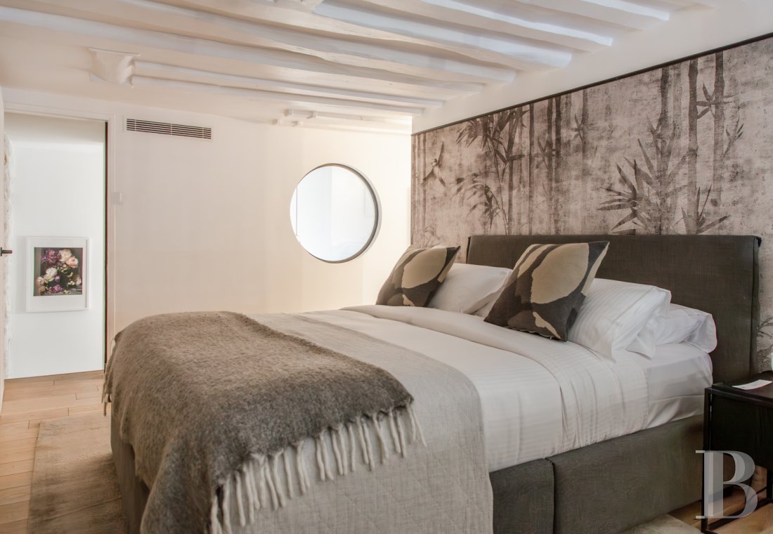 À Paris, dans le quartier du Marais, un appartement rénové dans un immeuble du 17e siècle - photo  n°7