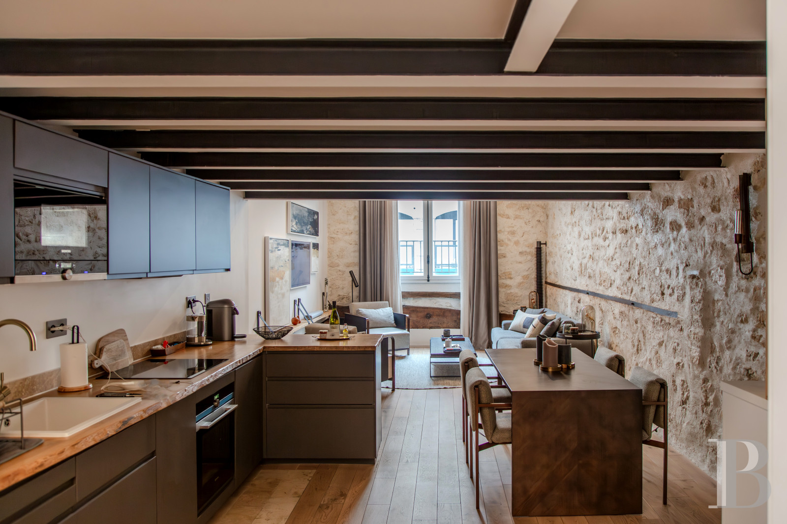 À Paris, dans le quartier du Marais, un appartement rénové dans un immeuble du 17e siècle - photo  n°16