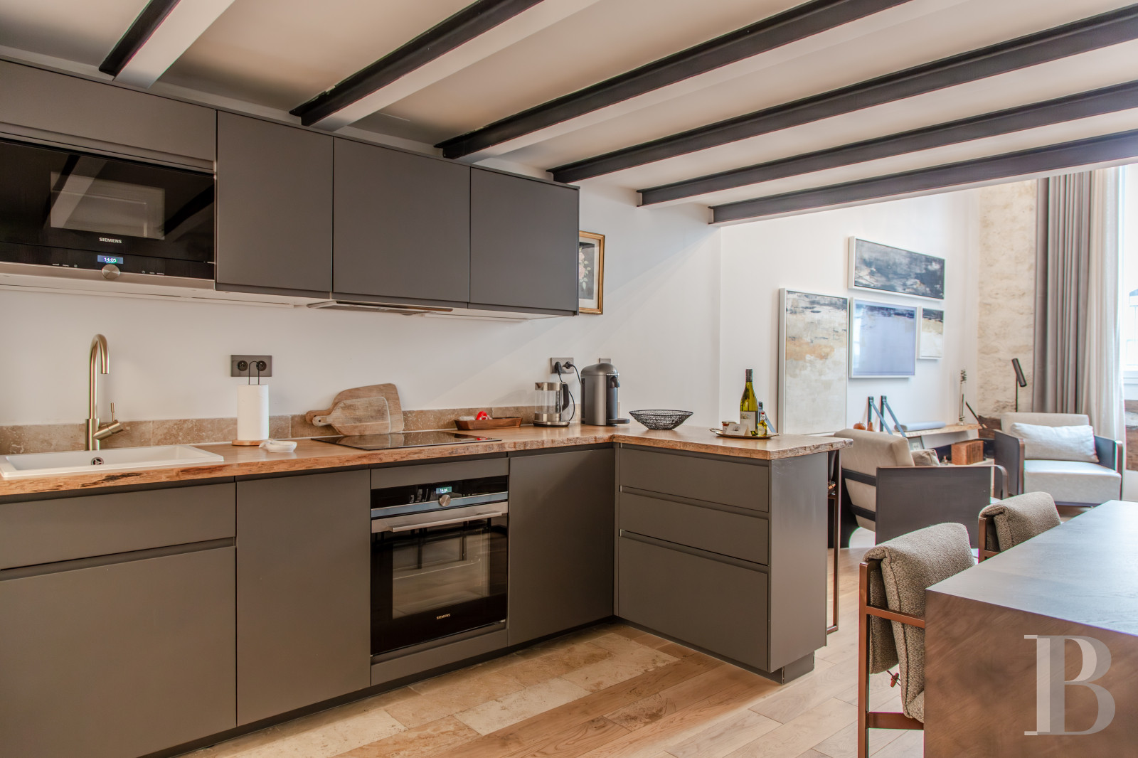 À Paris, dans le quartier du Marais, un appartement rénové dans un immeuble du 17e siècle - photo  n°4