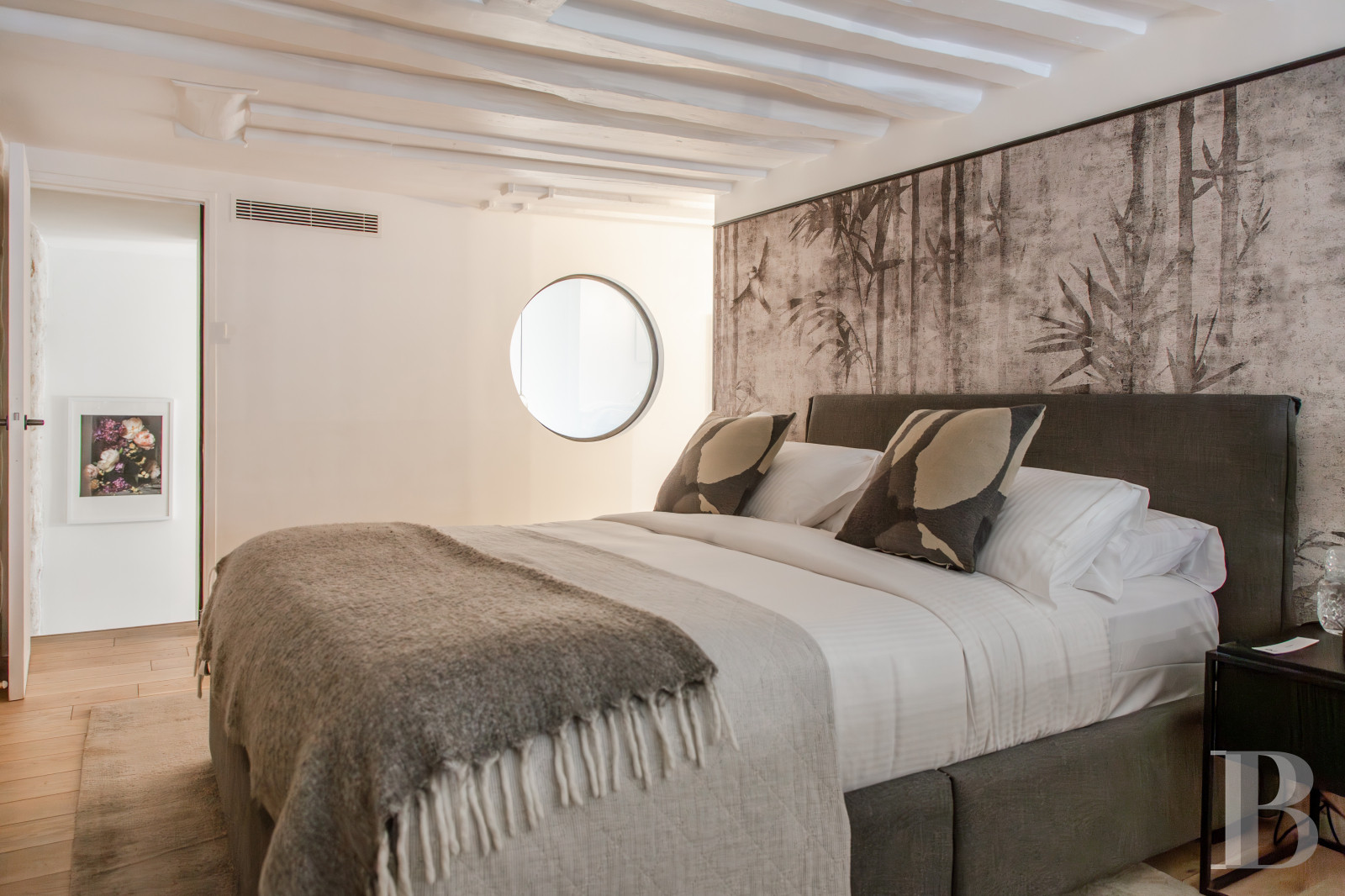 À Paris, dans le quartier du Marais, un appartement rénové dans un immeuble du 17e siècle - photo  n°7