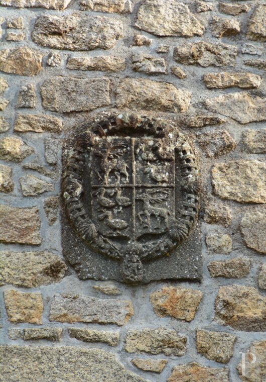 A 17th century manor house with a walled garden, in the heart of the village of Lanildut on the tip of Finistère - photo  n°3