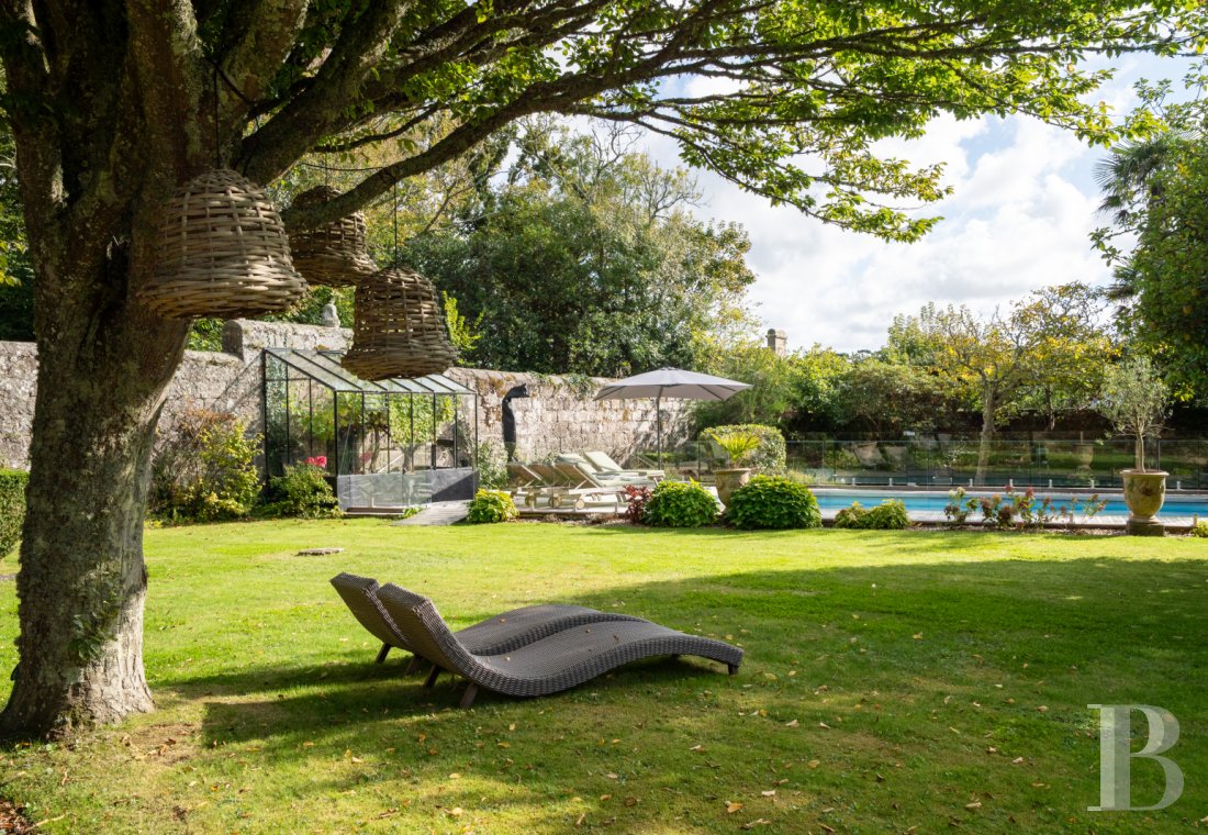 A 17th century manor house with a walled garden, in the heart of the village of Lanildut on the tip of Finistère - photo  n°5