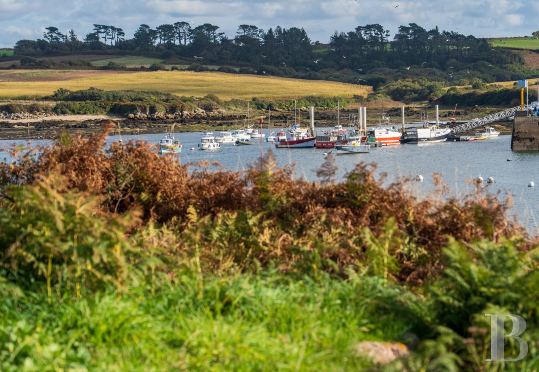 A 17th century manor house with a walled garden, in the heart of the village of Lanildut on the tip of Finistère - photo  n°41