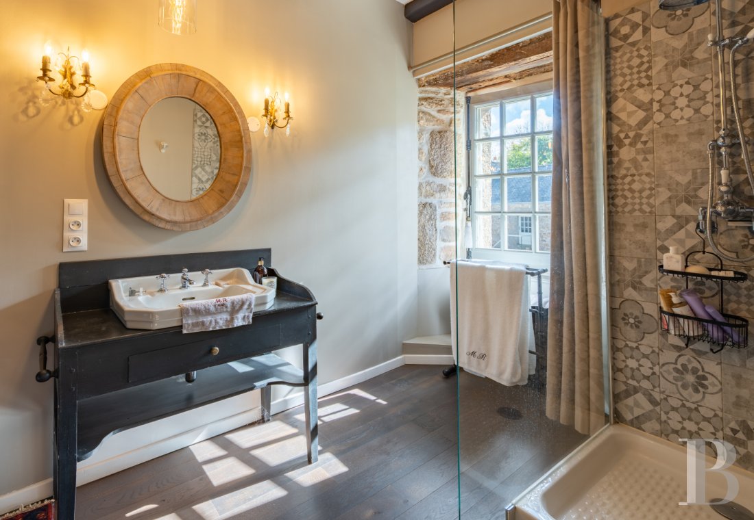 A 17th century manor house with a walled garden, in the heart of the village of Lanildut on the tip of Finistère - photo  n°27