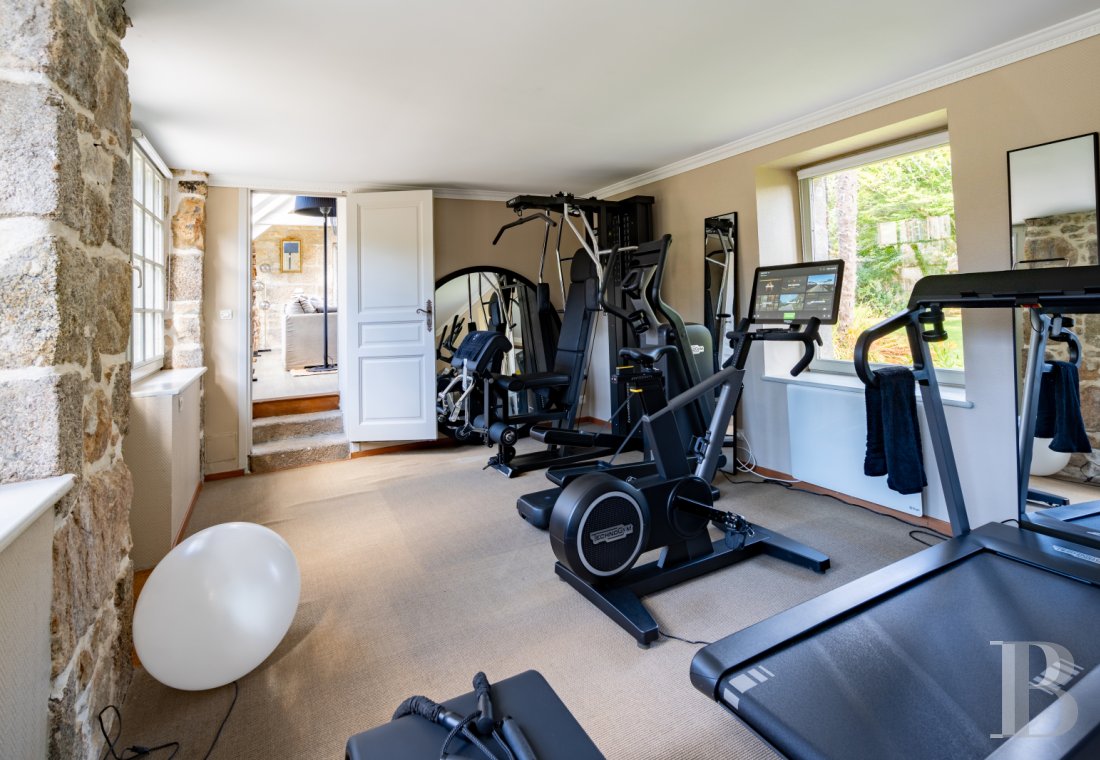 A 17th century manor house with a walled garden, in the heart of the village of Lanildut on the tip of Finistère - photo  n°32