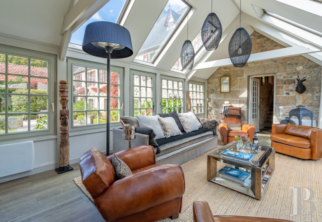 A 17th century manor house with a walled garden, in the heart of the village of Lanildut on the tip of Finistère - photo  n°8