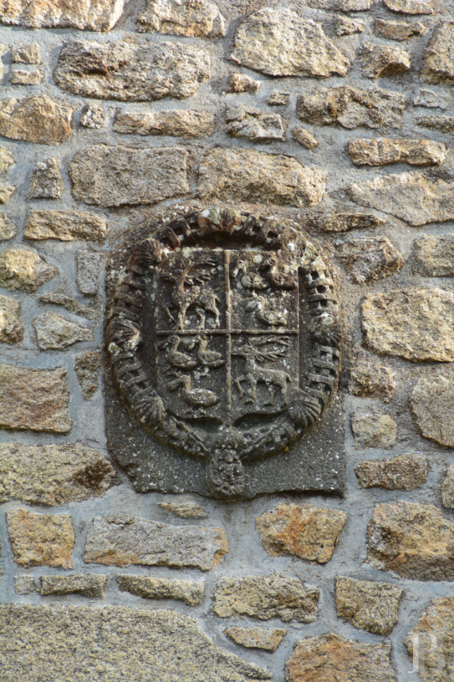 A 17th century manor house with a walled garden, in the heart of the village of Lanildut on the tip of Finistère - photo  n°3
