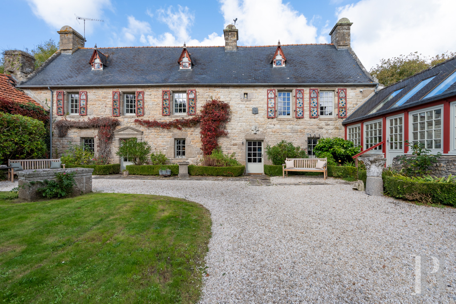 A 17th century manor house with a walled garden, in the heart of the village of Lanildut on the tip of Finistère - photo  n°37