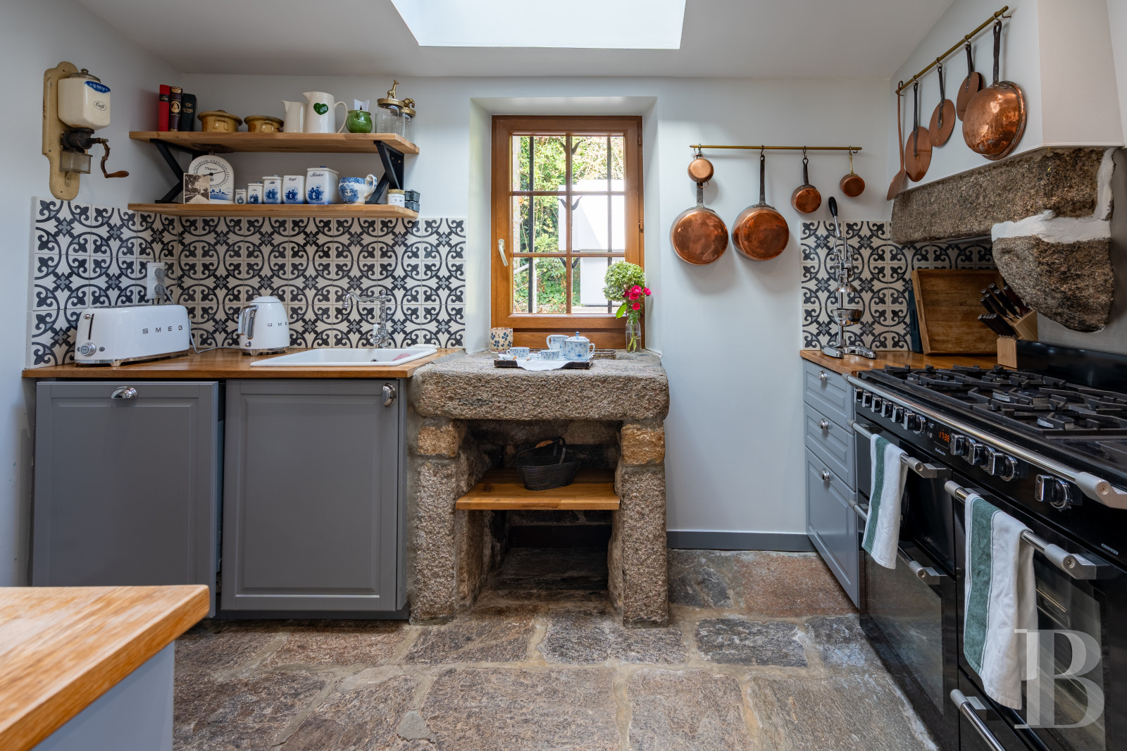 A 17th century manor house with a walled garden, in the heart of the village of Lanildut on the tip of Finistère - photo  n°15