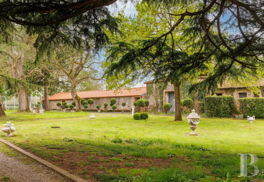 chateaux for sale France pays de loire   - 28
