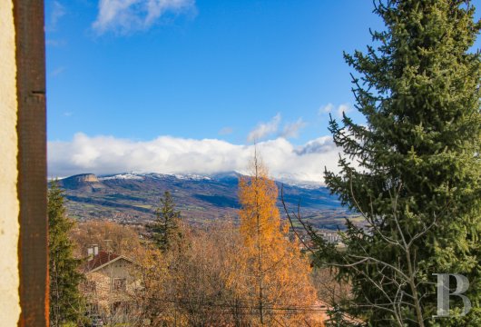 provence-cote-dazur - A characterful house with a cosy garden, in the shade of a tower, overlooking Gap, in a wooded and peaceful environment with mountain views