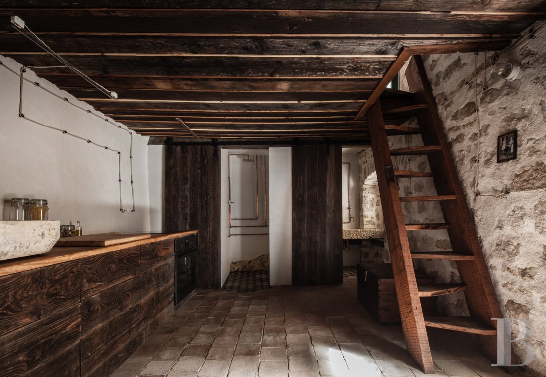 A village house on the banks of a fjord in Novigrad, Croatia - photo  n°3