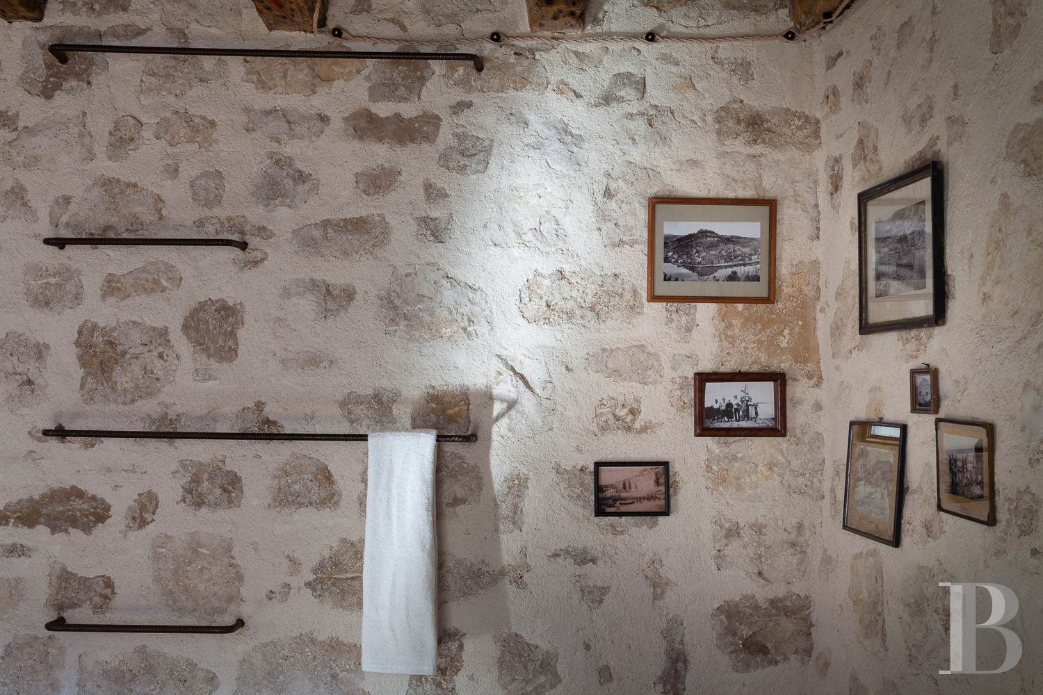 A village house on the banks of a fjord in Novigrad, Croatia - photo  n°17