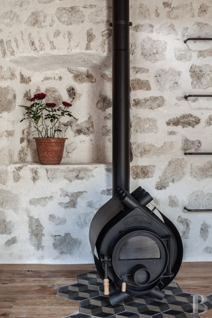 A village house on the banks of a fjord in Novigrad, Croatia - photo  n°13