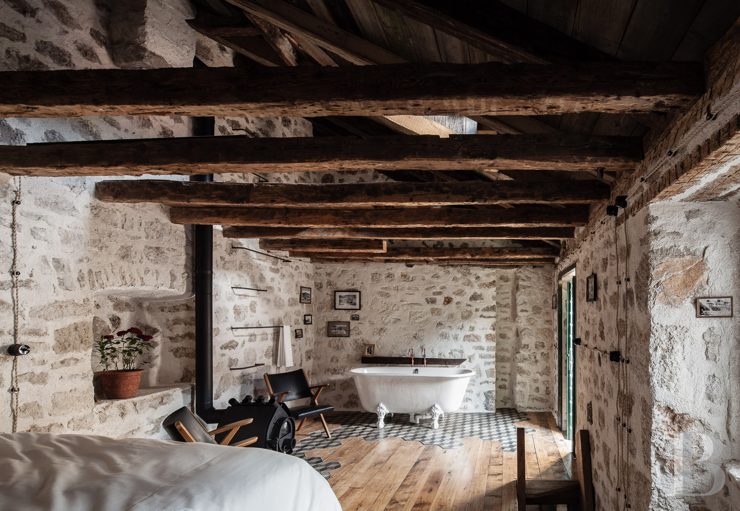 A village house on the banks of a fjord in Novigrad, Croatia - photo  n°10