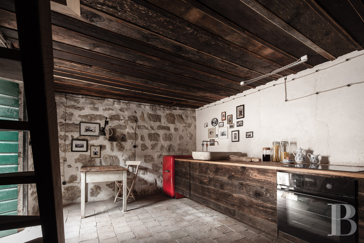 A village house on the banks of a fjord in Novigrad, Croatia - photo  n°2