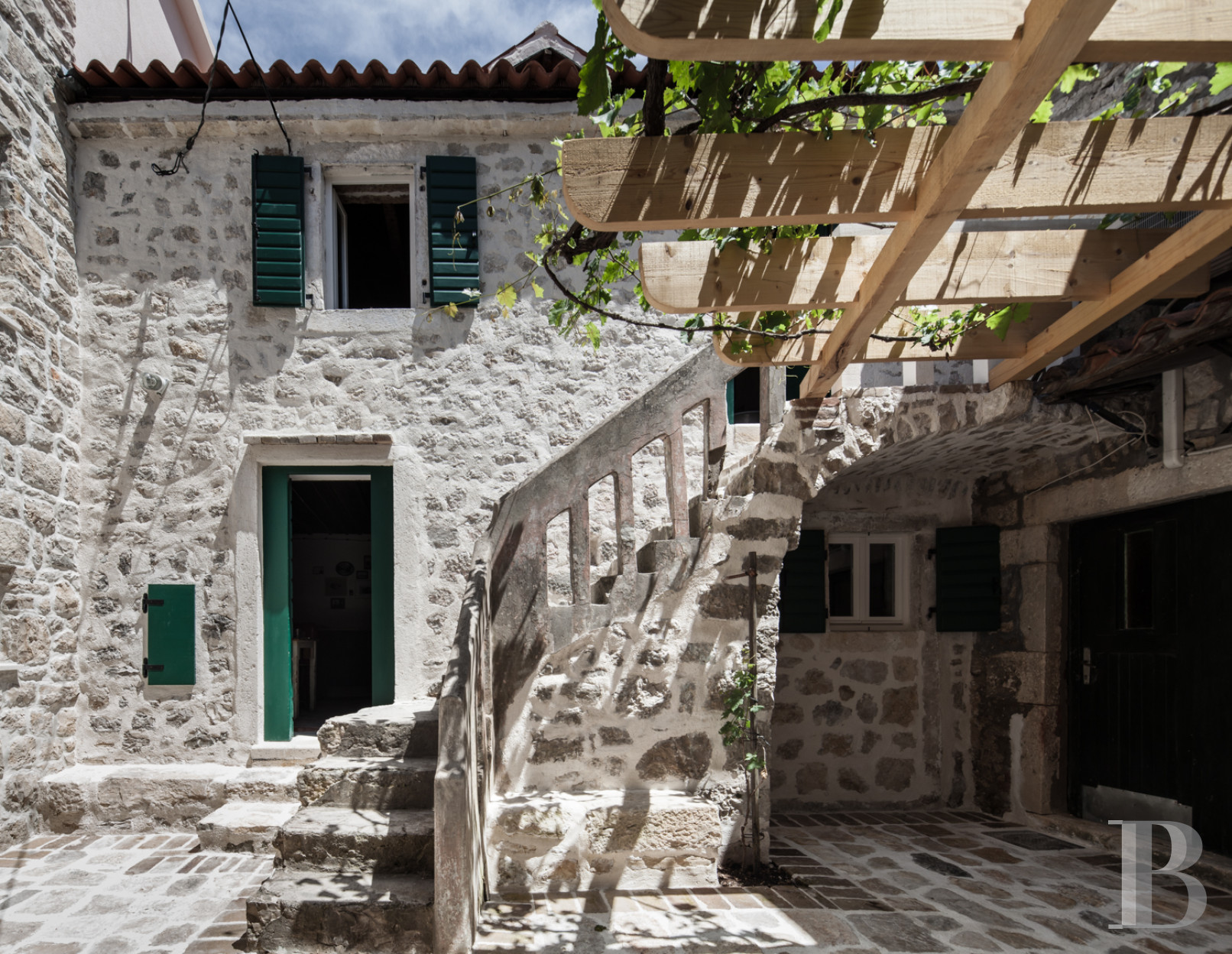 A village house on the banks of a fjord in Novigrad, Croatia - photo  n°1
