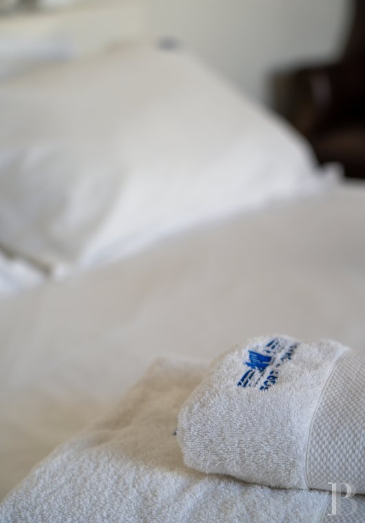 Dans le Finistère, face à l’île de Groix, un ancien fort Vauban réaménagé en vaste maison - photo  n°24