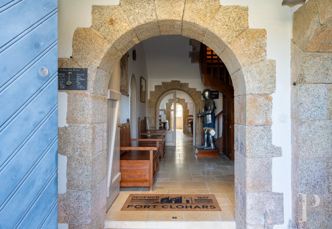 Dans le Finistère, face à l’île de Groix, un ancien fort Vauban réaménagé en vaste maison - photo  n°13