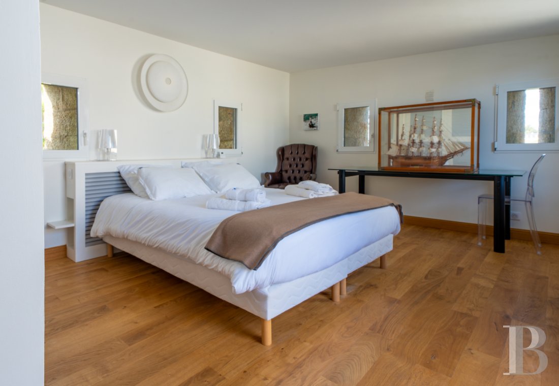 Dans le Finistère, face à l’île de Groix, un ancien fort Vauban réaménagé en vaste maison - photo  n°25