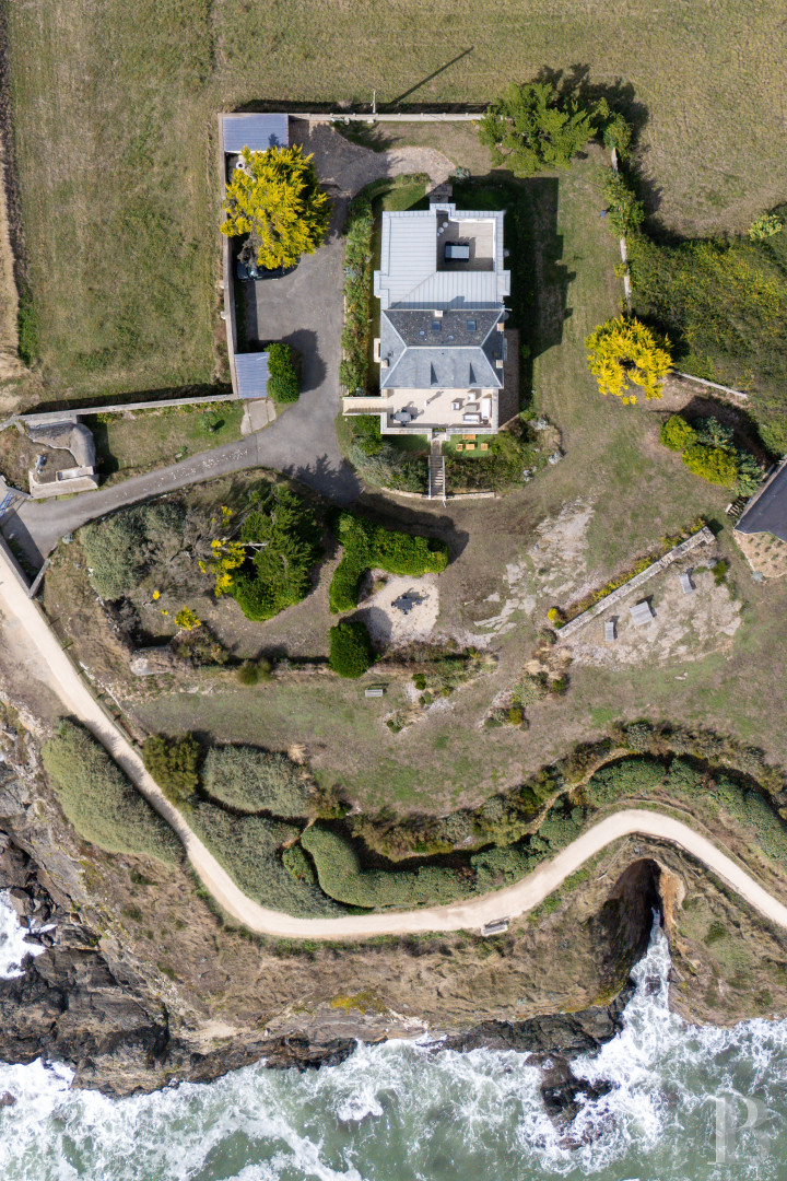 A former Vauban fort converted into a vast house in Finistère, opposite the island of Groix - photo  n°2