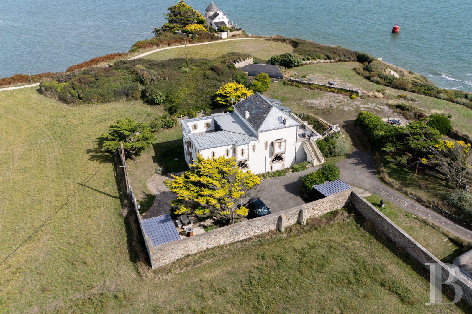 Dans le Finistère, face à l’île de Groix, un ancien fort Vauban réaménagé en vaste maison - photo  n°1