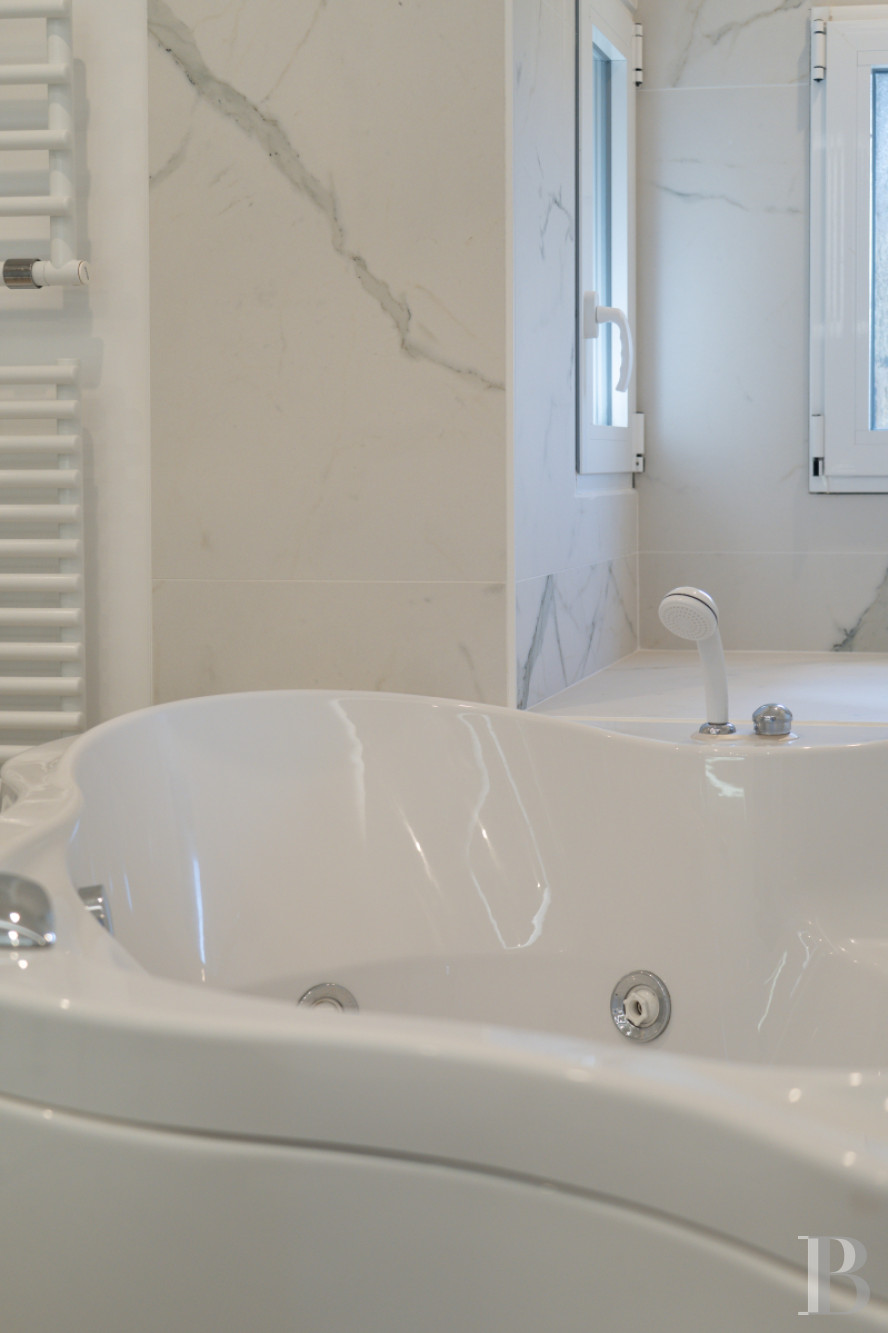 Dans le Finistère, face à l’île de Groix, un ancien fort Vauban réaménagé en vaste maison - photo  n°30