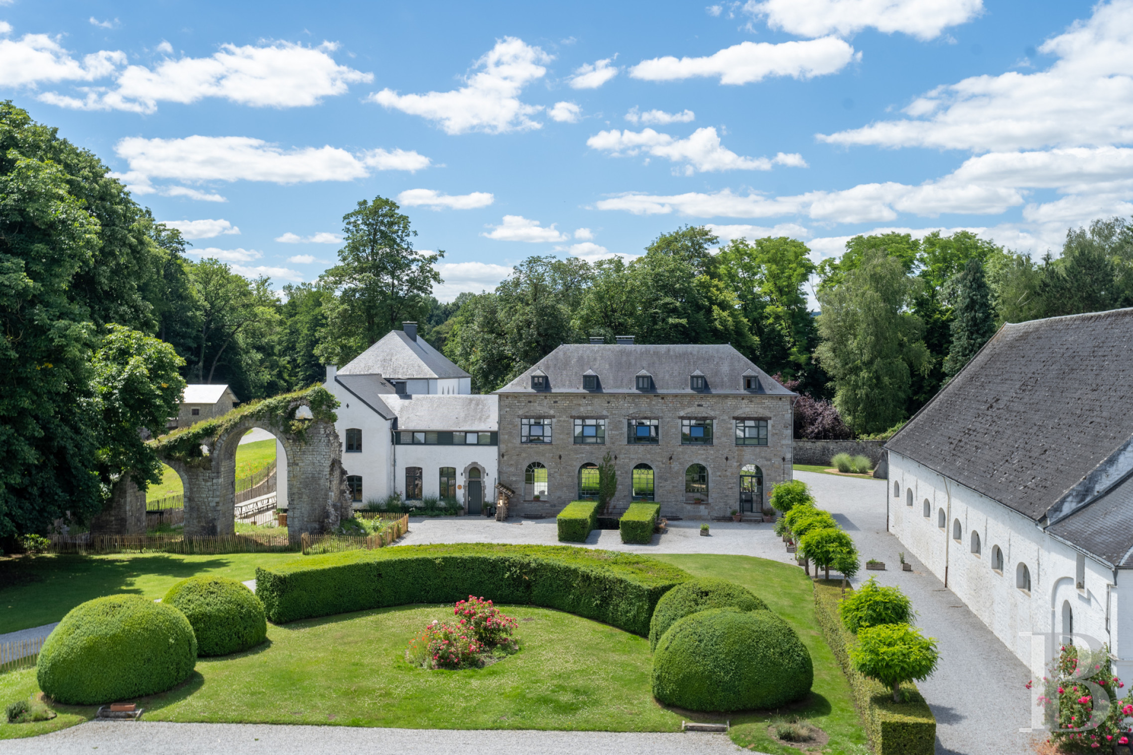 A vast estate in the province of Namur, Belgium, with an ecological focus - photo  n°1