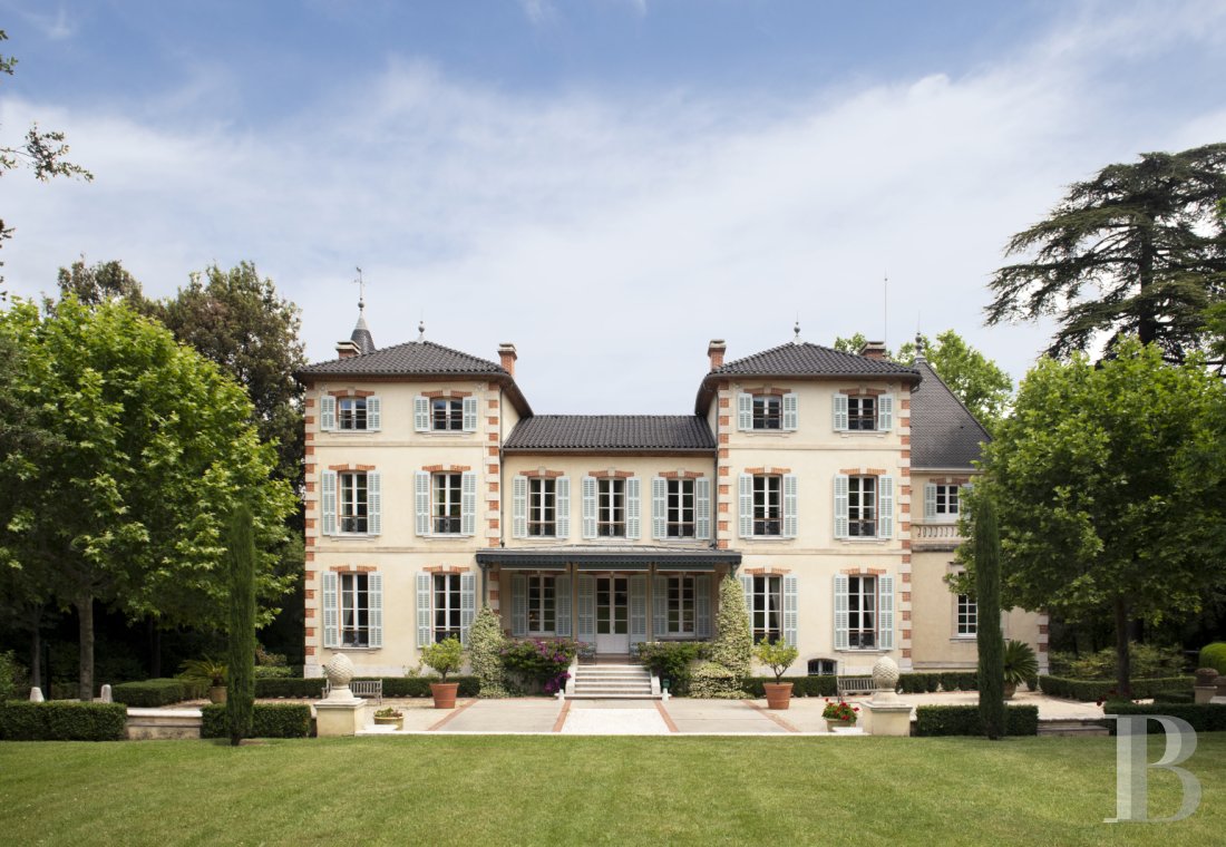 A patrician mansion in seven-hectare parkland in Marseille on the edge of the city and facing the calanques - photo  n°1
