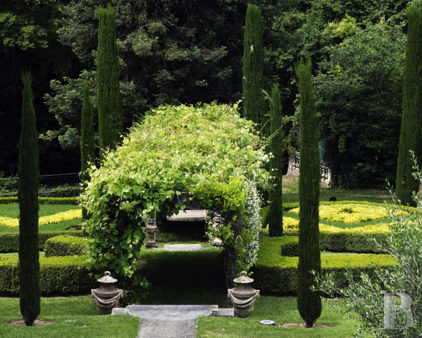 À Marseille, en lisière de la ville et tournée vers les calanques, une demeure patricienne dans son parc de sept hectares - photo  n°30