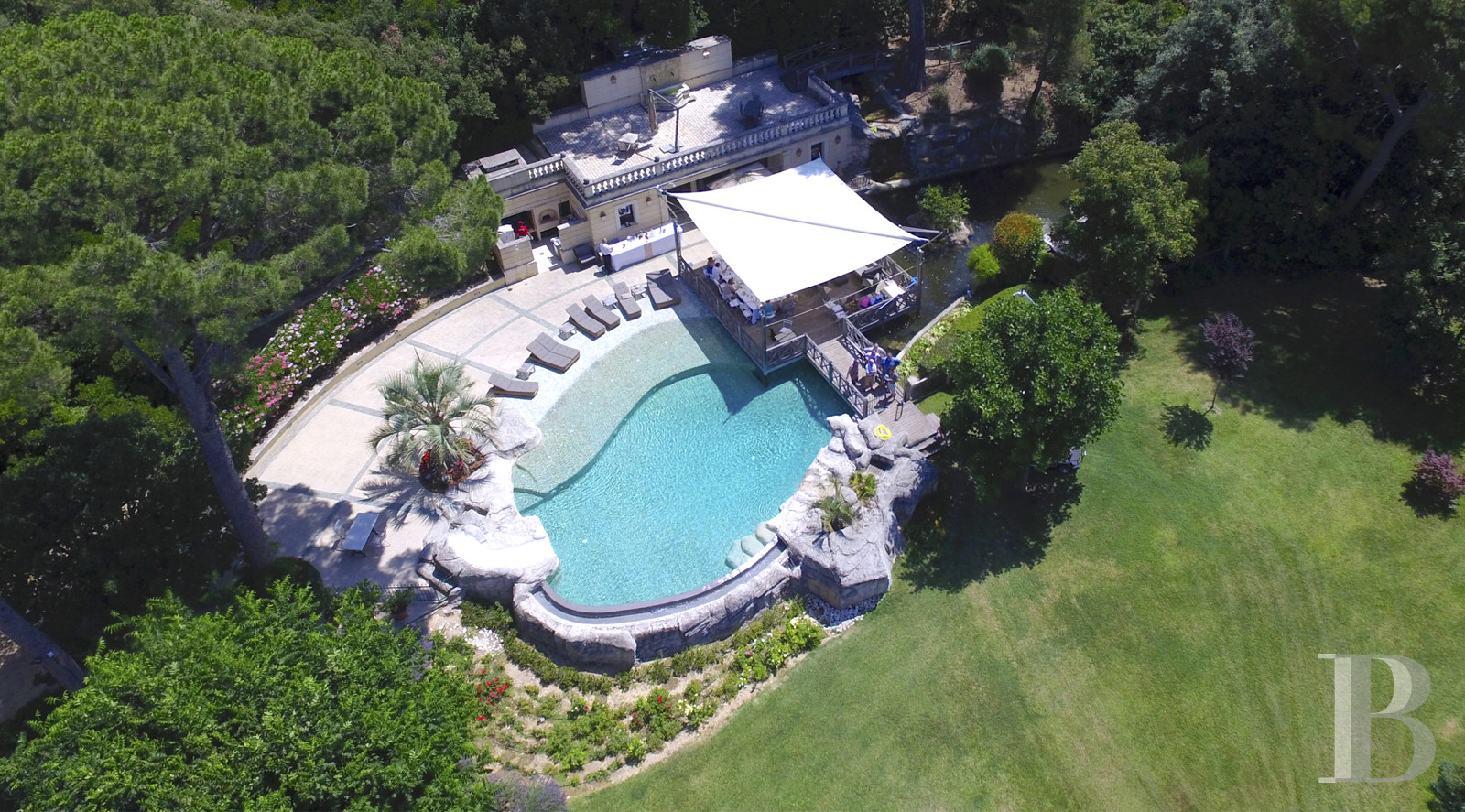 À Marseille, en lisière de la ville et tournée vers les calanques, une demeure patricienne dans son parc de sept hectares - photo  n°29