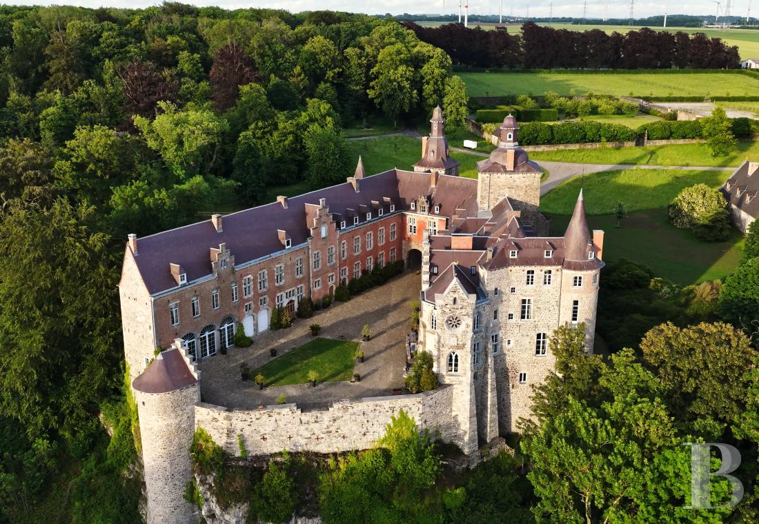 En Belgique, dans le comté de Namur au sud de Bruxelles, un château-forteresse et son domaine de cent hectares - photo  n°5