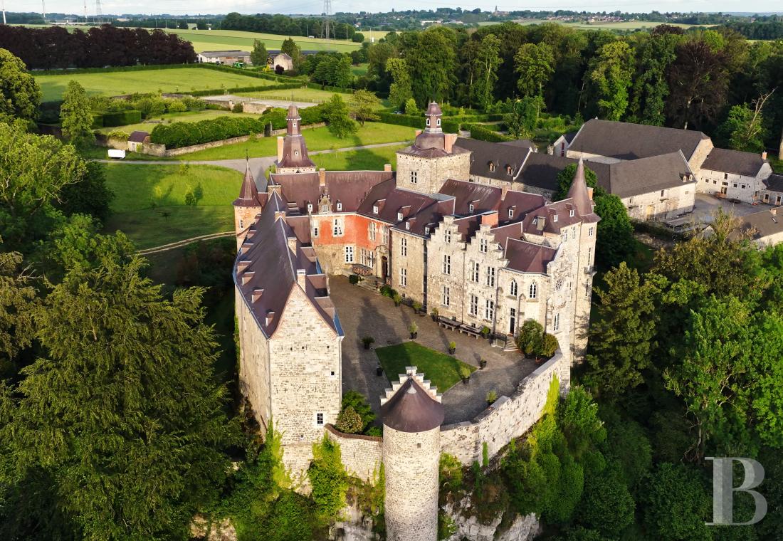 En Belgique, dans le comté de Namur au sud de Bruxelles, un château-forteresse et son domaine de cent hectares - photo  n°48