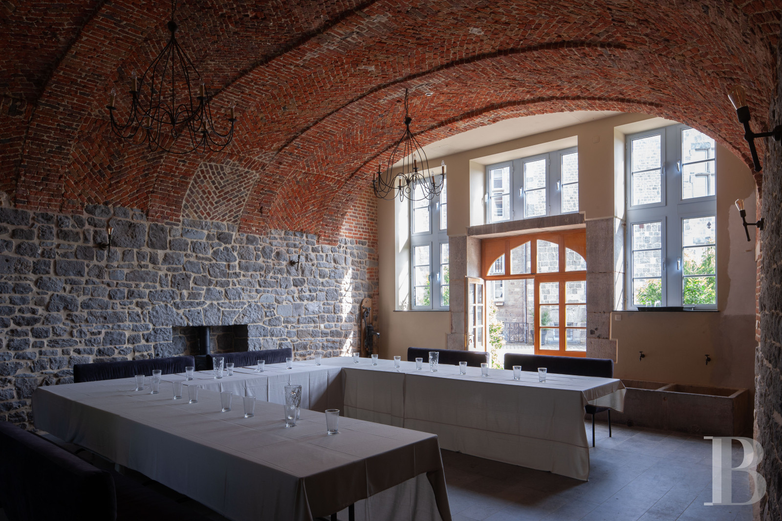 A chateau-fortress with a one hundred hectare estate in the county of Namur, to the south of Brussels in Belgium - photo  n°47