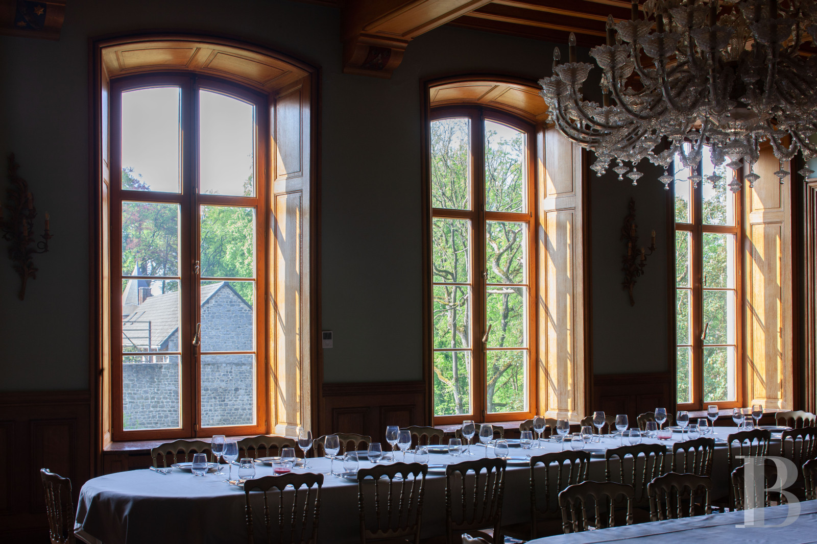 A chateau-fortress with a one hundred hectare estate in the county of Namur, to the south of Brussels in Belgium - photo  n°10