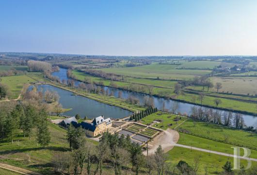 pays-de-loire - Sur les rives de la Mayenne, un manoir du 17ème s. et son domaine de 25 hectares