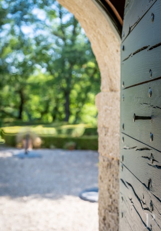 Dans le Tarn, au cœur du vignoble de Gaillac, un château d’origine médiévale entouré de ses vignes - photo  n°12